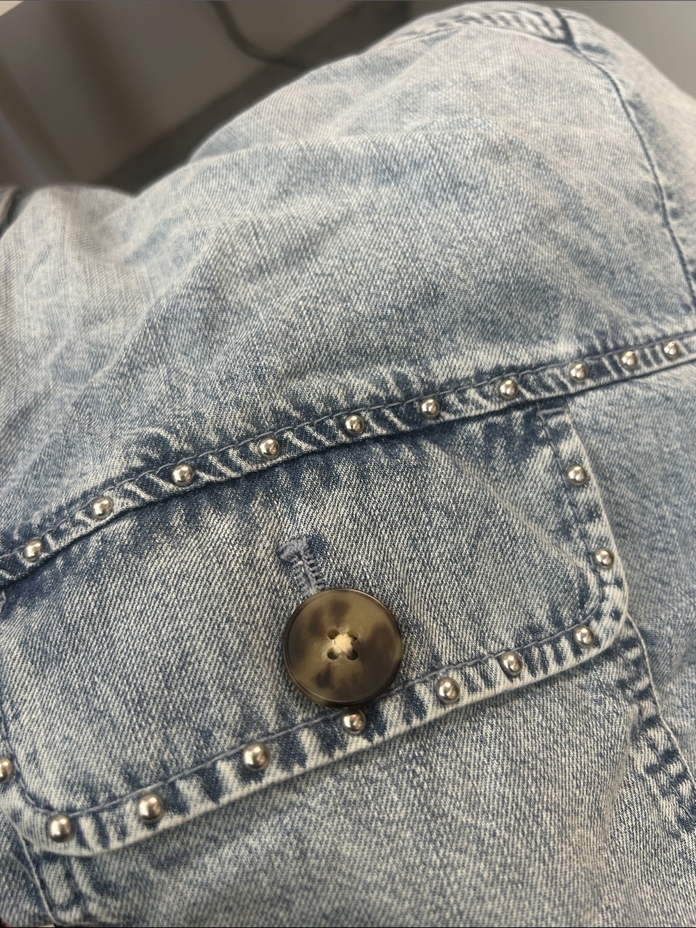 NWT AE Studded Light Wash Denim Button-Up Shirt Jacket - Picture 7 of 9